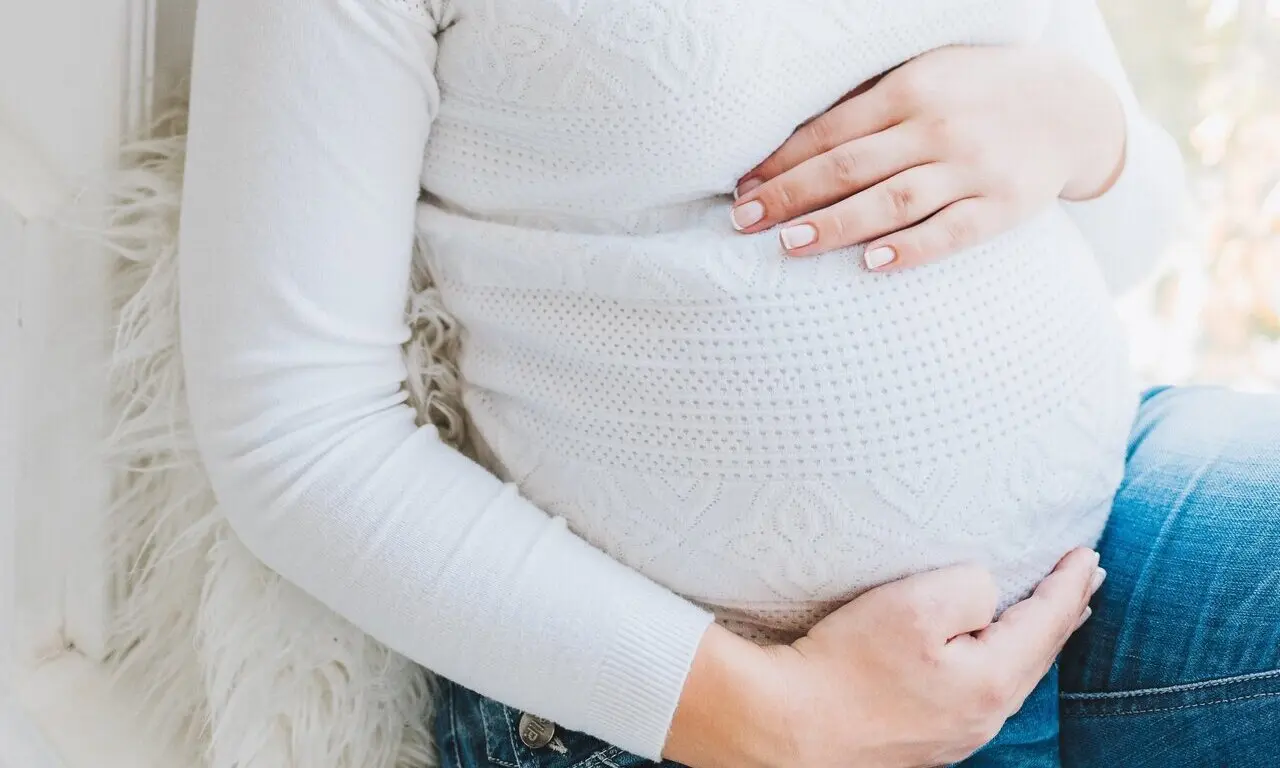 AI descoperă combinația de medicamente care previne nașterea prematură