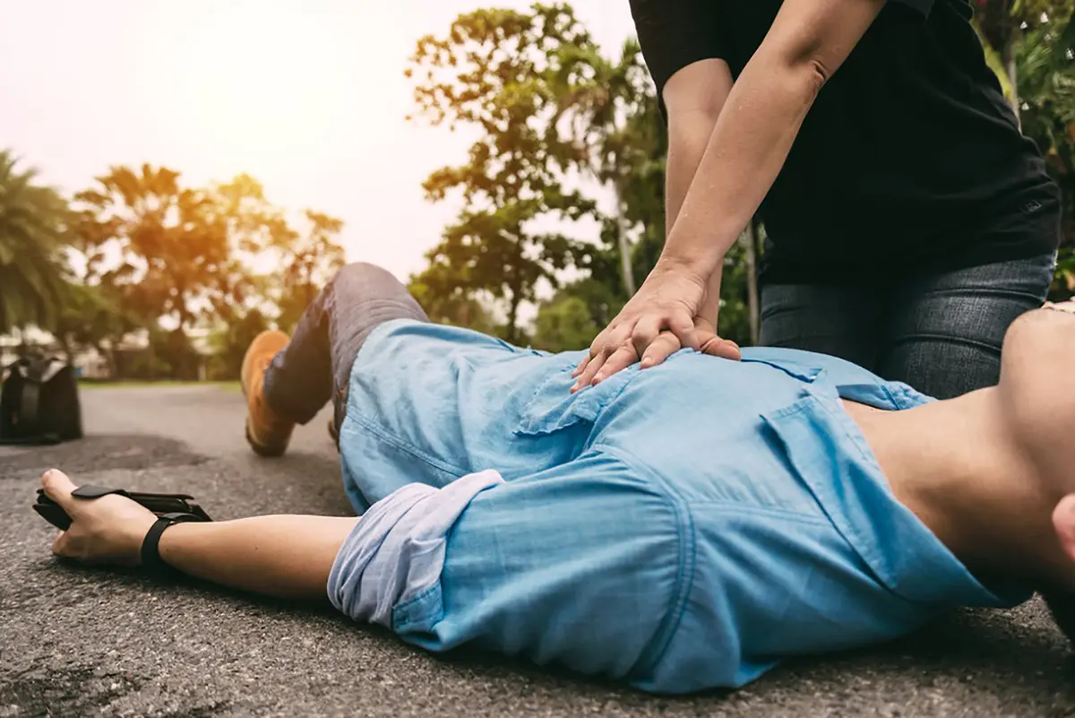 Cinci pași esențiali pentru a salva o viață în caz de stop cardiac